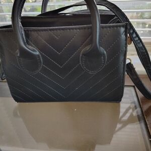 Elegant Black Quilted Handbag